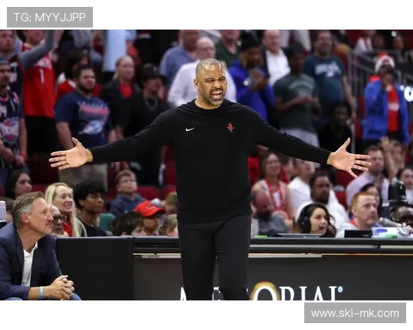 范弗里特膝盖伤势恢复情况，火箭后场轮换调整