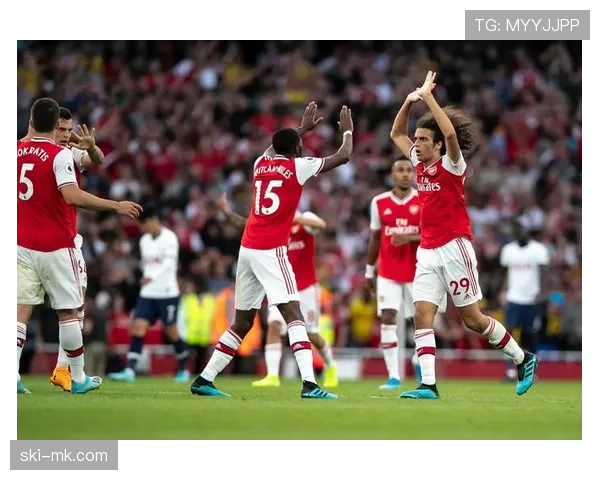 数据复盘：解析阿森纳高位压迫如何限制拜仁慕尼黑中场出球。